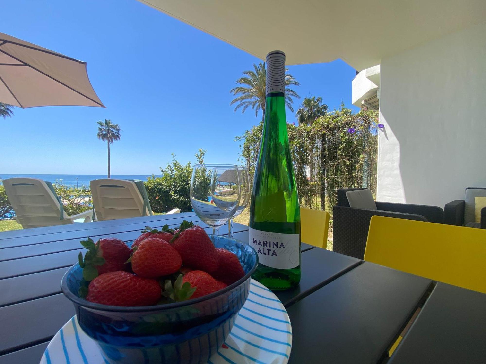 Frontline Beach Ground Floor With Privet Garden, Mi Capricho 16 Mijas Zewnętrze zdjęcie