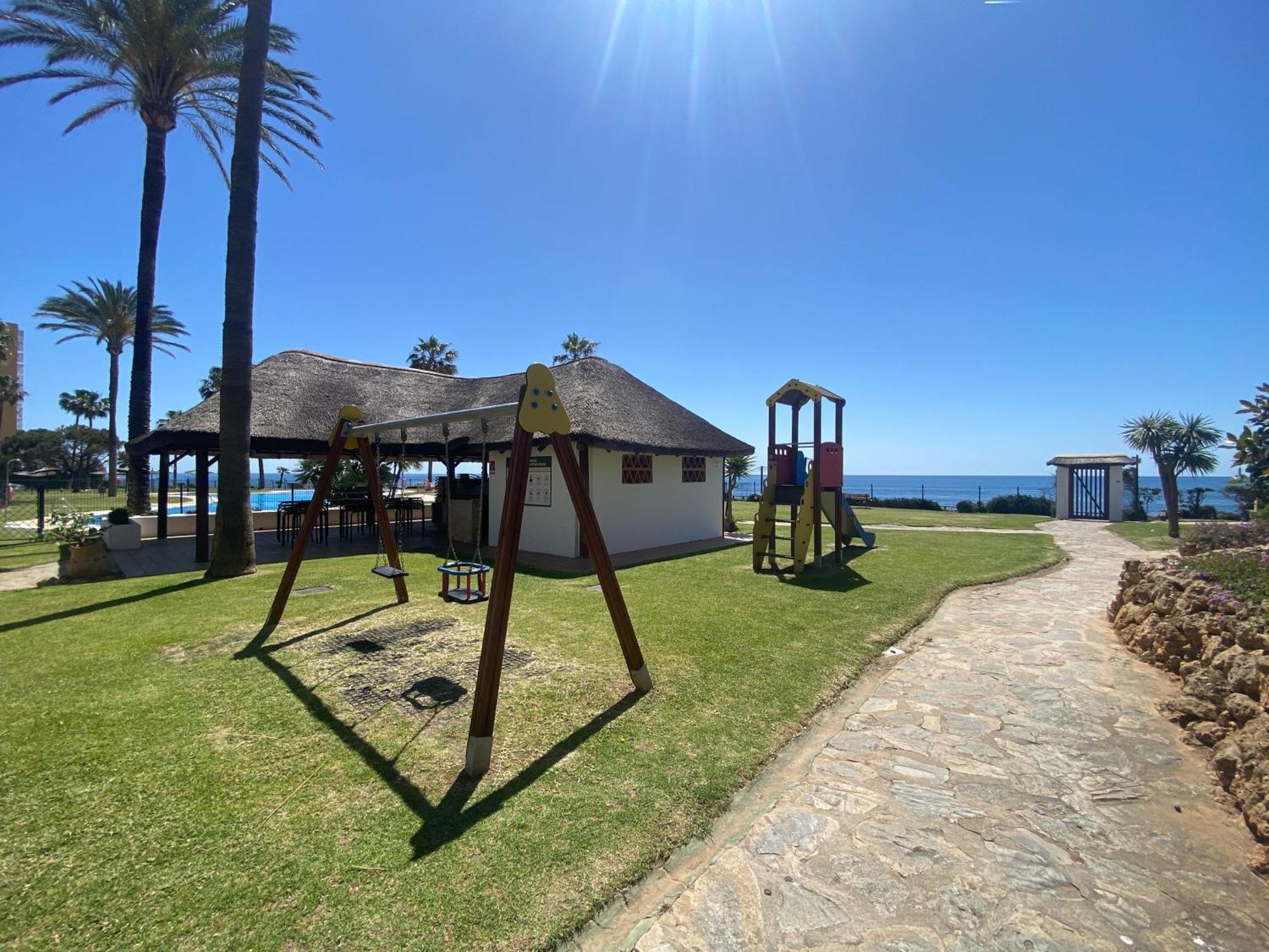 Frontline Beach Ground Floor With Privet Garden, Mi Capricho 16 Mijas Zewnętrze zdjęcie