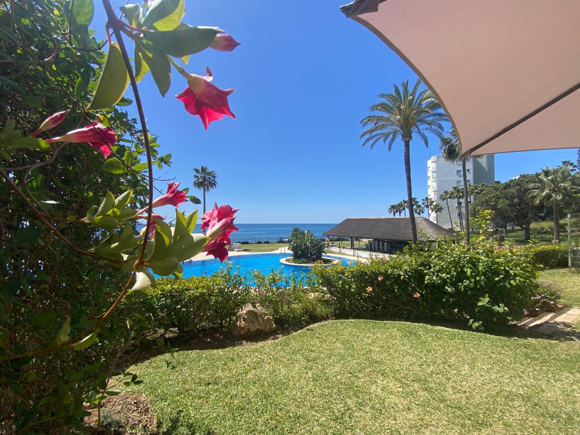 Frontline Beach Ground Floor With Privet Garden, Mi Capricho 16 Mijas Zewnętrze zdjęcie